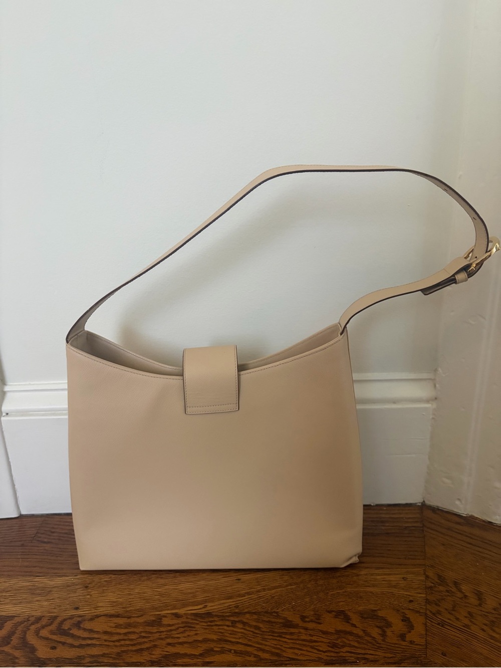 Salvatore Ferragamo Nude Leather Shoulder Bag with Gold Ring Hardware - Picture 3 of 11